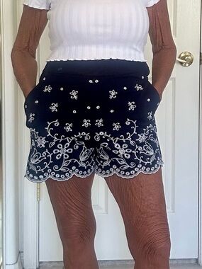 Francesca’s Embroidered Scallop-Hem Women's Navy Blue Shorts with White Detail